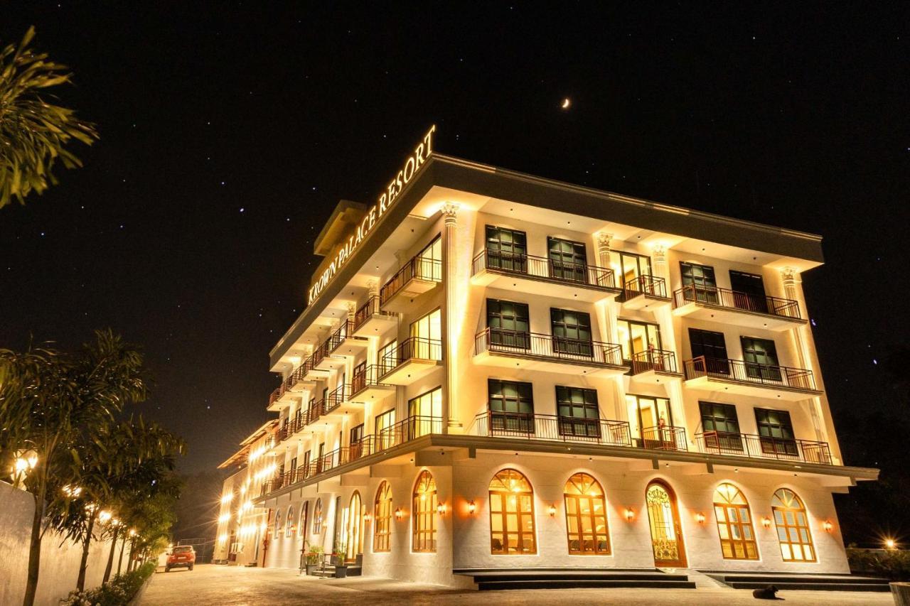 Krown Palace Resort Silvassa Exterior foto