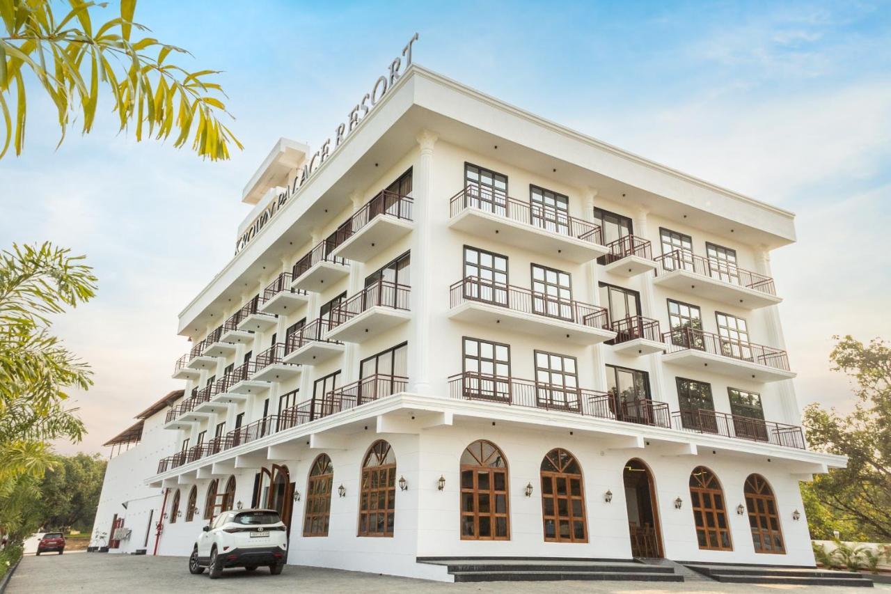 Krown Palace Resort Silvassa Exterior foto