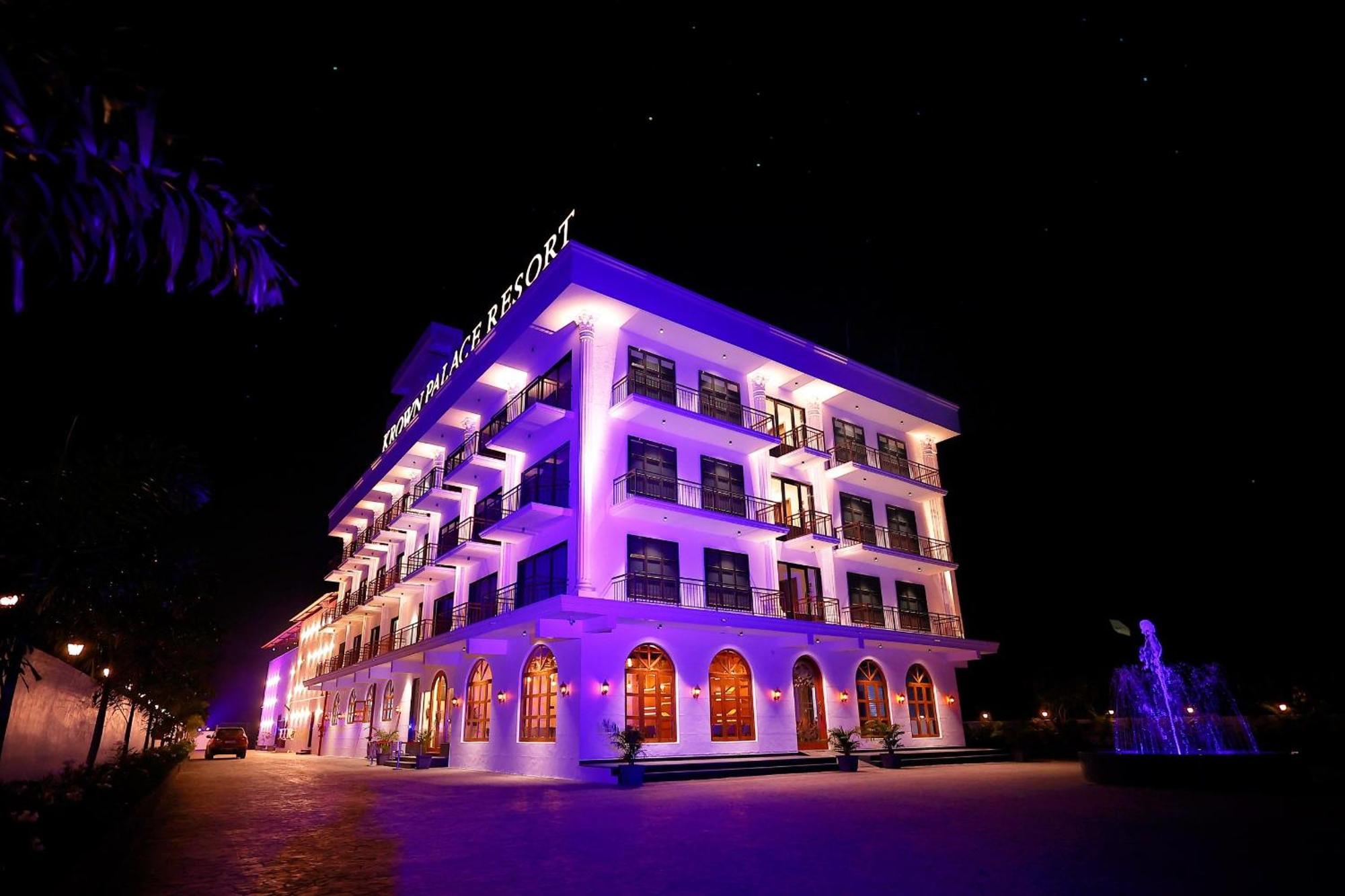 Krown Palace Resort Silvassa Exterior foto