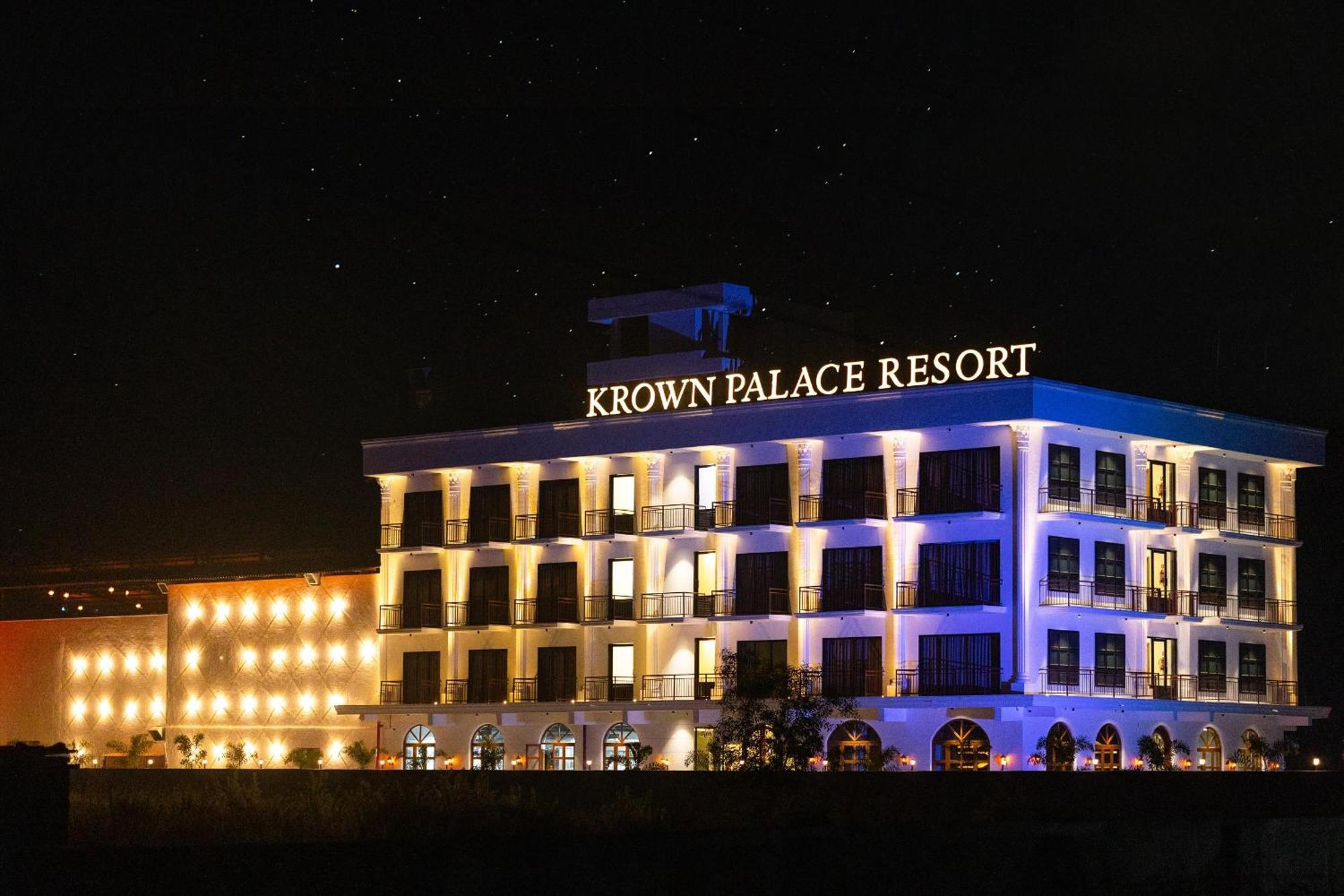 Krown Palace Resort Silvassa Exterior foto