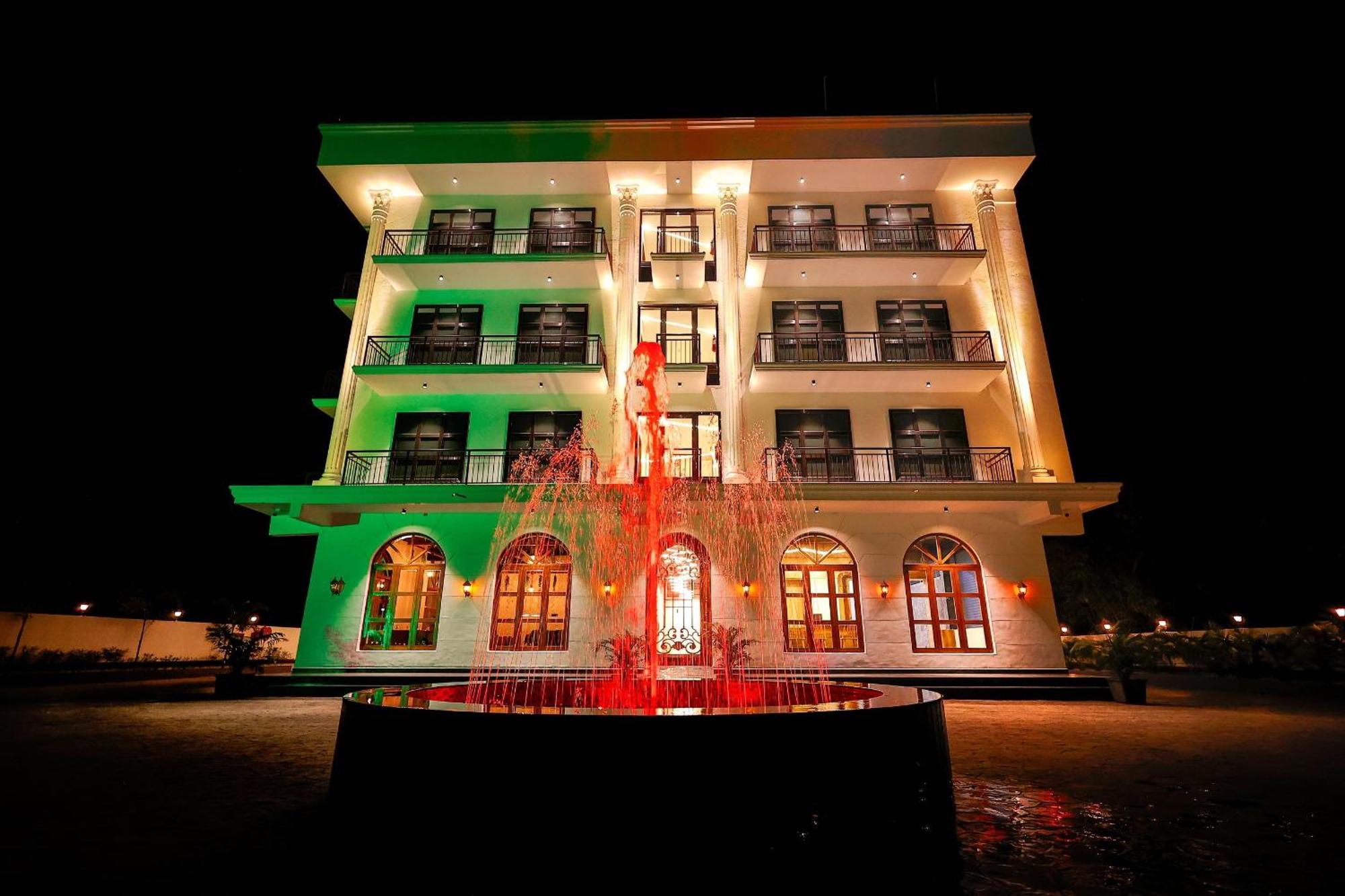 Krown Palace Resort Silvassa Exterior foto